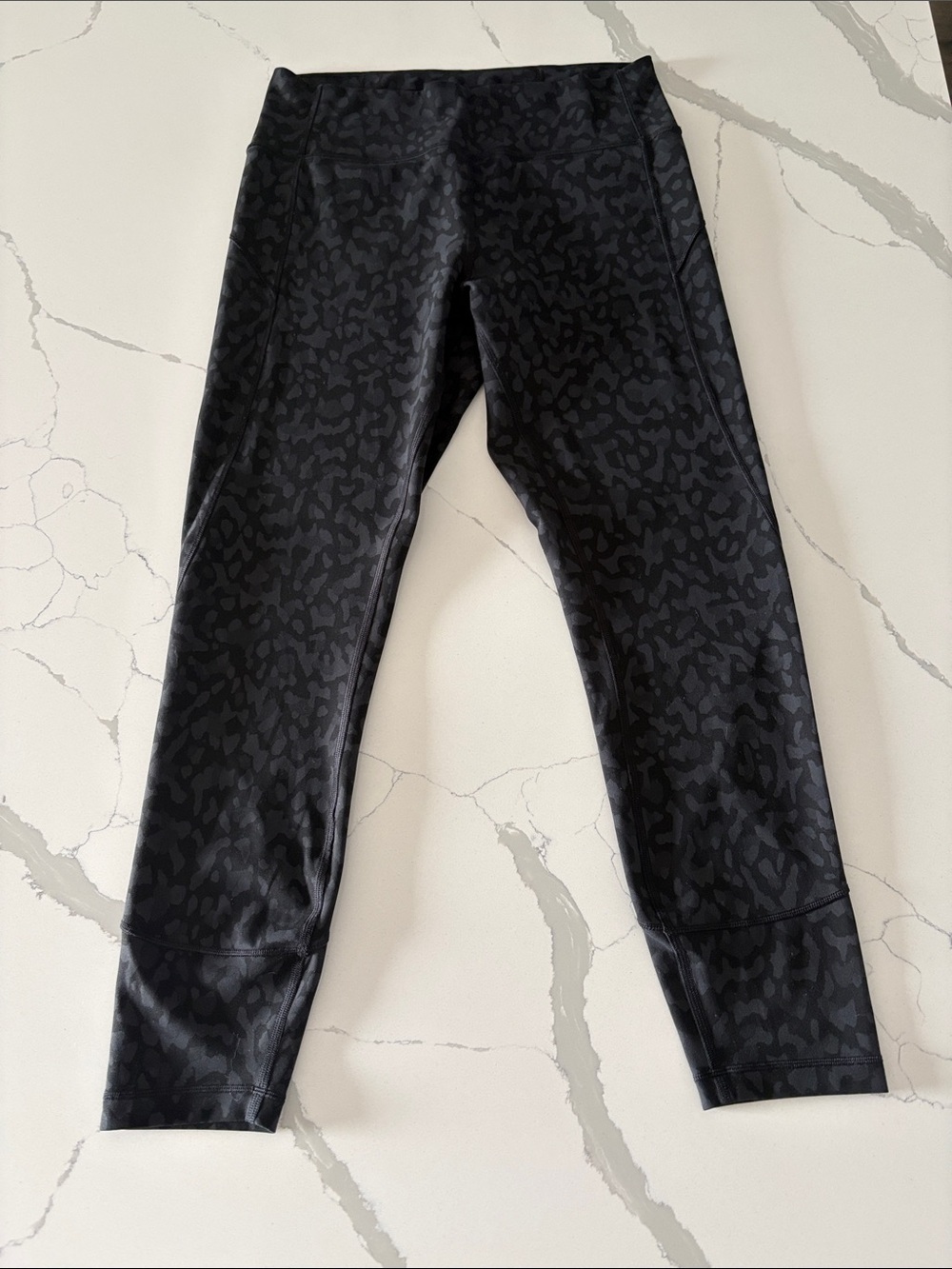 Lululemon In Movement Leggings 25” Everlux ~ 10 ~ Camo Deep Coal